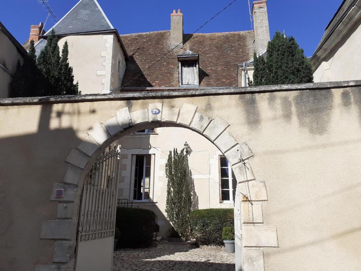 Апарт отель Le Logis De Saint Cyr Исудён Экстерьер фото